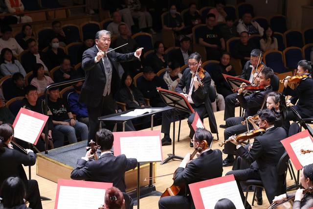 余隆与中国交响乐团演绎德沃夏克作品。中国交响乐团/供图