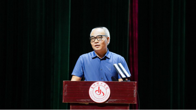 贵州能源集团党委副书记、董事、工会主席钟仁茂