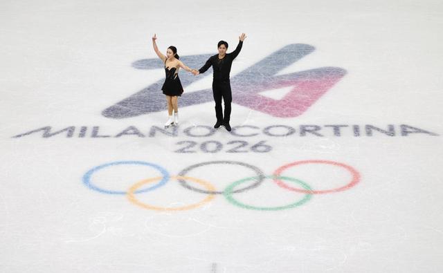 隋文静（左）/韩聪在比赛中（资料图）。新华社记者 陈益宸 摄