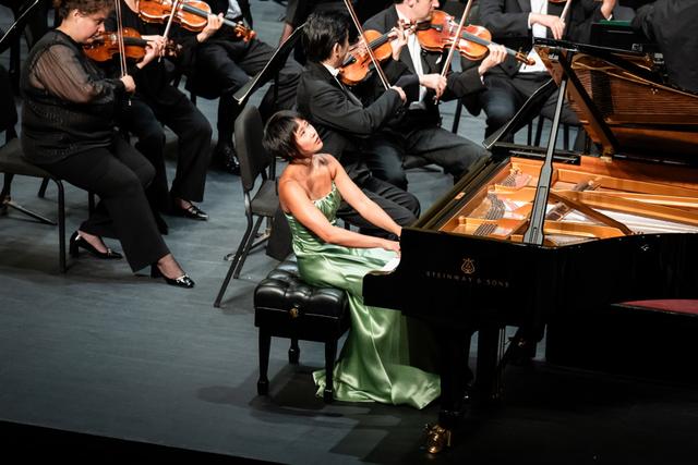 去年6月，柏林爱乐与王羽佳在上海演出 Stephan Rabold 摄