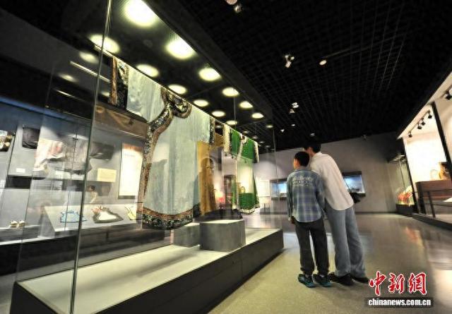 资料图：游客在吉林省博物院参观。 李彦国 摄