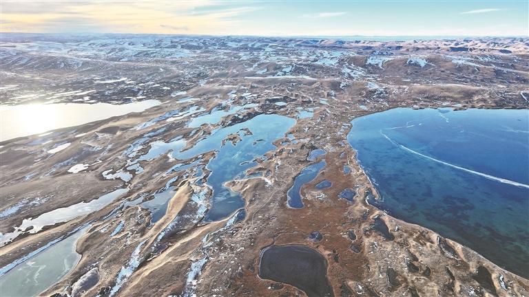 黄河源的湿地与湖泊。本报记者 才贡加 摄