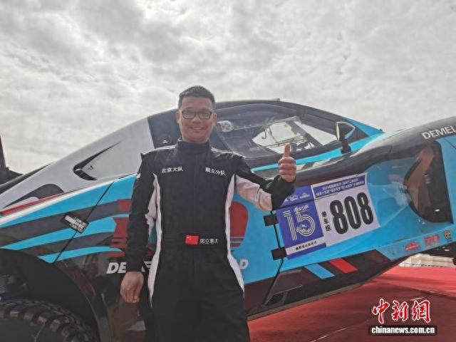 图为越野参赛选手郑立增。 中新网记者 李爱平 摄