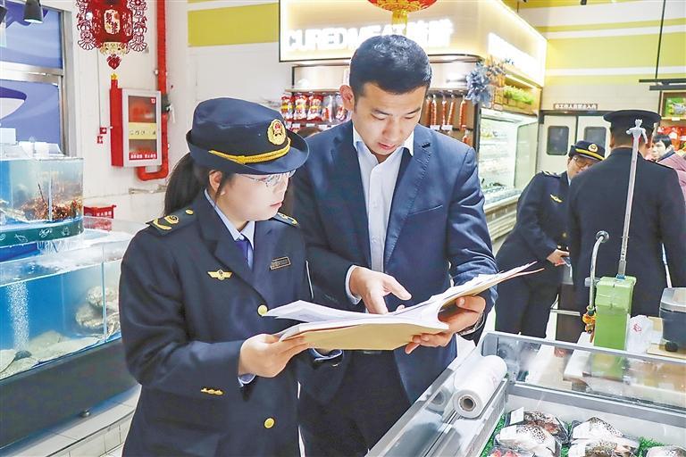 ▶专项检查现场。 本报记者 张欢 摄