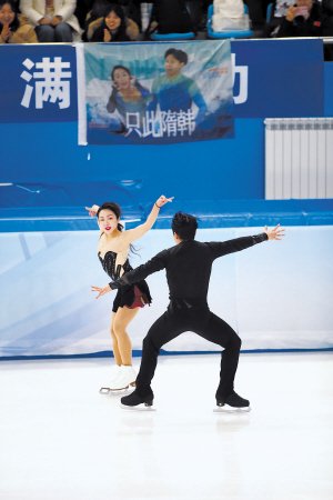 　　隋文静/韩聪在比赛中发挥出色。本报记者 韩伟摄