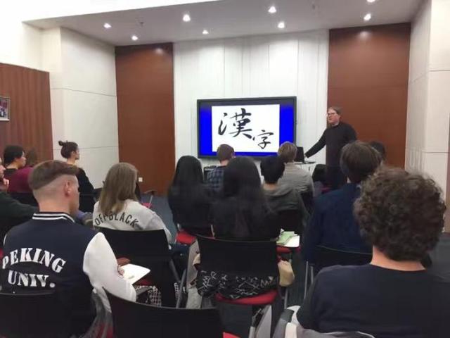 莫大伟在北京大学演讲。 受访者供图