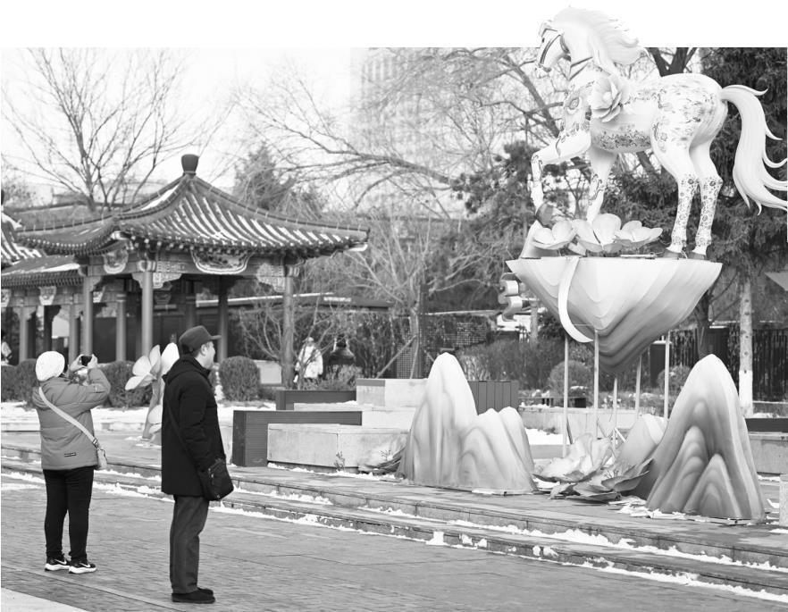 图②为随处可见的马元素景观。本报记者 赵敬东 摄