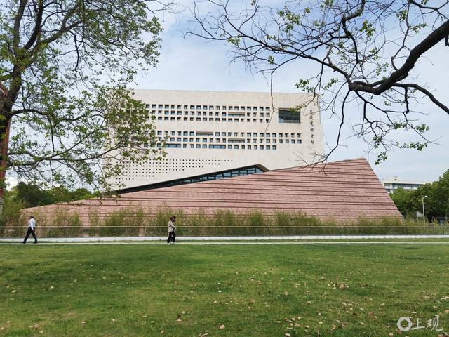 上海交大李政道图书馆。徐瑞哲 摄