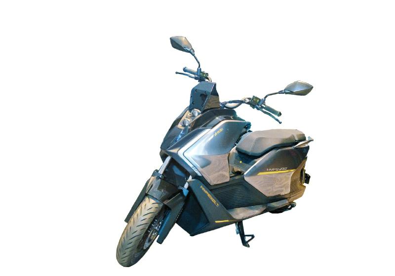 易行时代正在资阳打造全省最大电动两轮车生产基地。吴昊江 摄