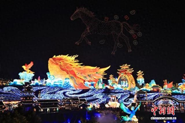 1月23日，第32届自贡国际恐龙灯会在四川自贡开幕。图为“神奇华夏”灯组。 中新社记者 王磊 摄