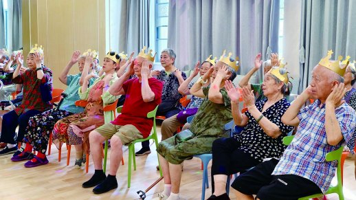 长沙市芙蓉区社会福利中心为老人举办集体生日。    通讯员 供图