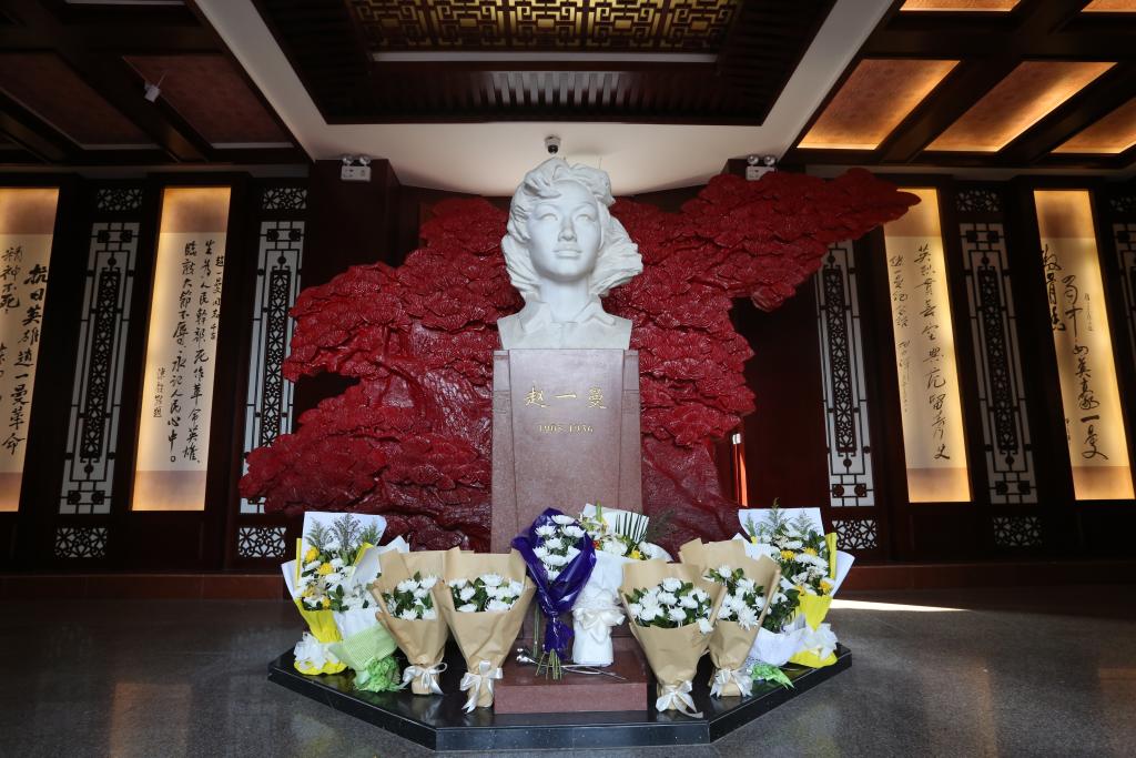 四川省宜宾市翠屏山赵一曼纪念馆内的赵一曼雕像（资料照片）。新华社记者 曾涛 摄