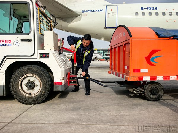 （本文图片均由东航西北公司提供）