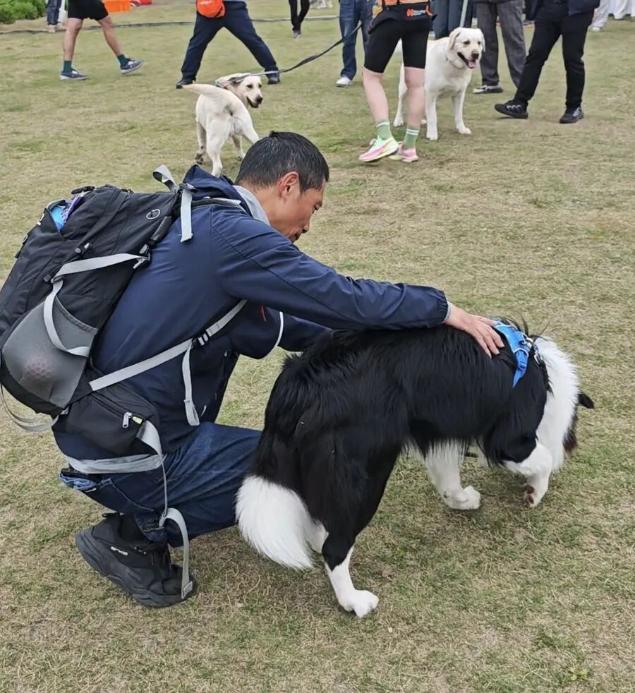 老袁和三宝。 吴越摄