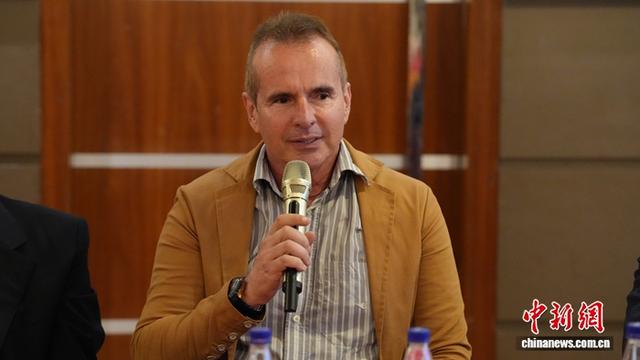 图为国际发明家协会联合会拉美办事处负责人、巴西-中国合作中心主任马赛罗·维瓦卡发言。中新网记者 林勐男 摄