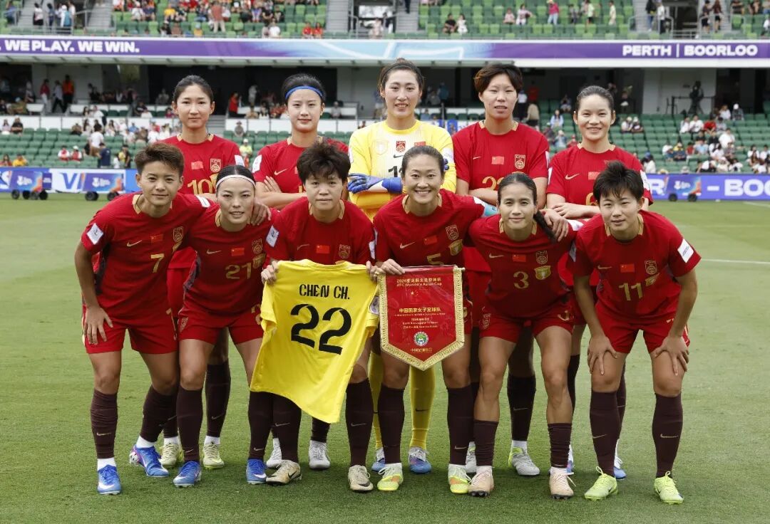 3月14日，中国队首发球员在比赛前合影。新华社记者 马平 摄