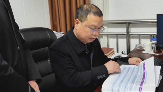 铜仁市工业和信息化局新型工业化招商服务中心主任钟世军