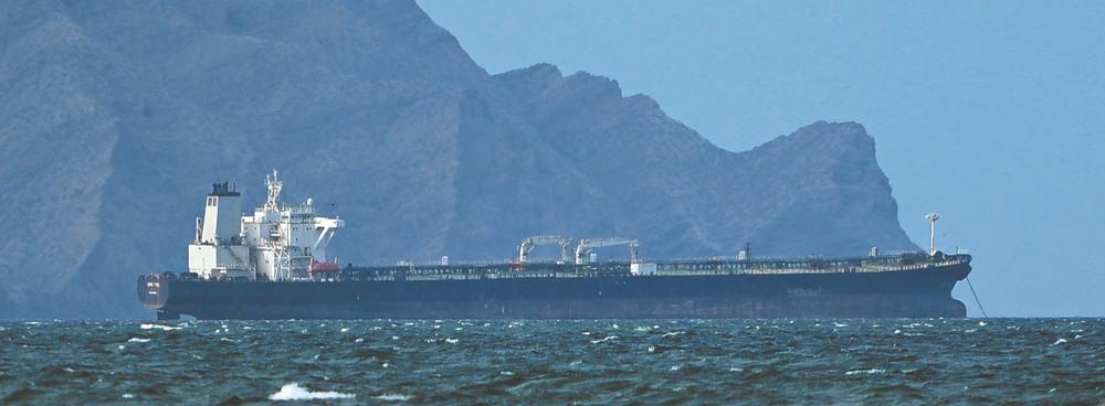 这是1月9日在委内瑞拉安索阿特吉州莱切里亚拍摄的油轮。据当地人称，这艘油轮已在此停泊多日。 新华社发（卢西奥·塔沃拉 摄）