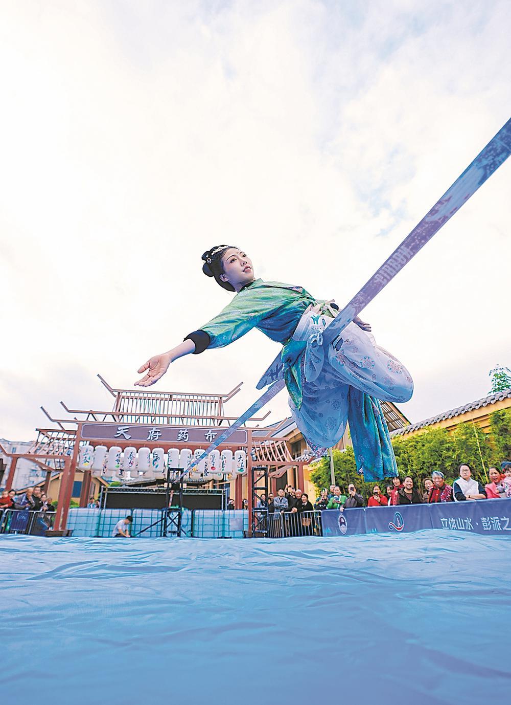 赛前技艺展示。