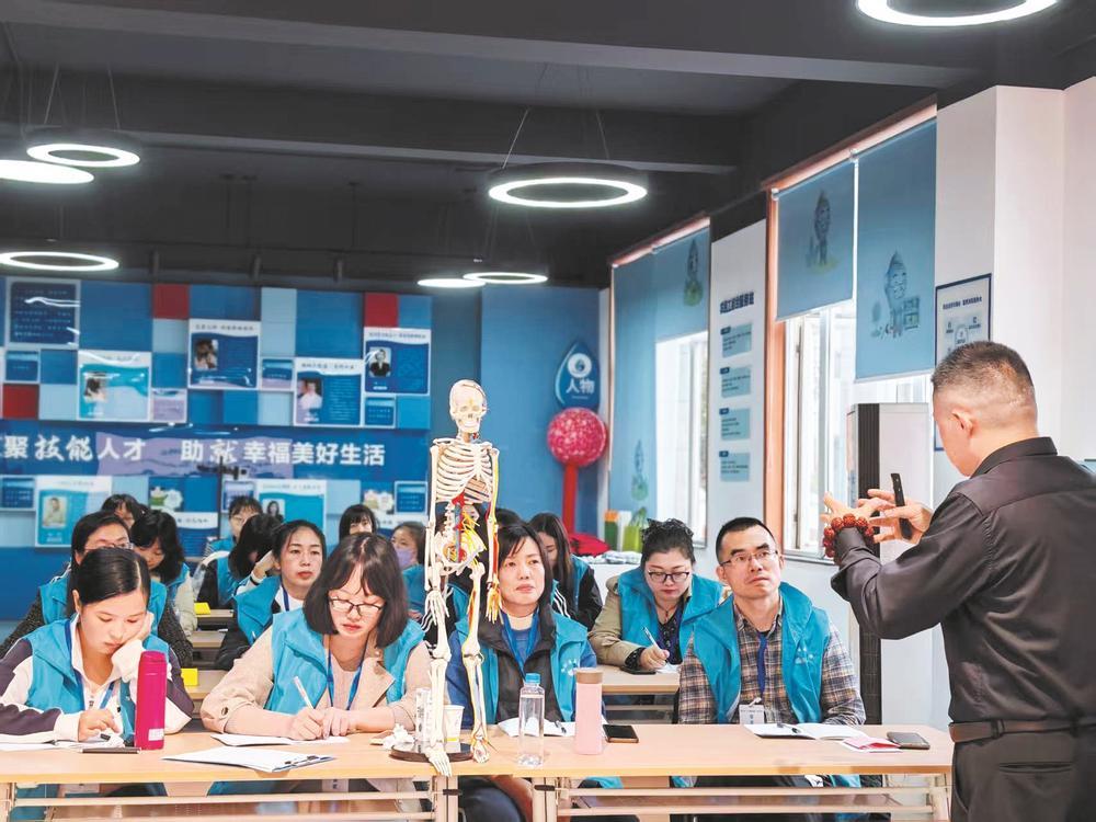 温江区“鱼凫药康师—健康管理师”培训班现场。图据温江区就业服务中心