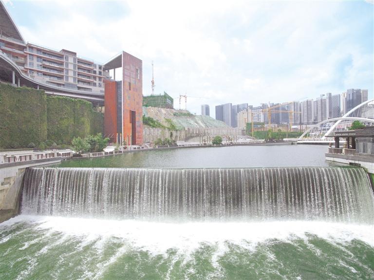 由贵州水利院负责设计的贵阳市南明河综合治理工程——气动盾形水闸。 （贵州水利院供图）