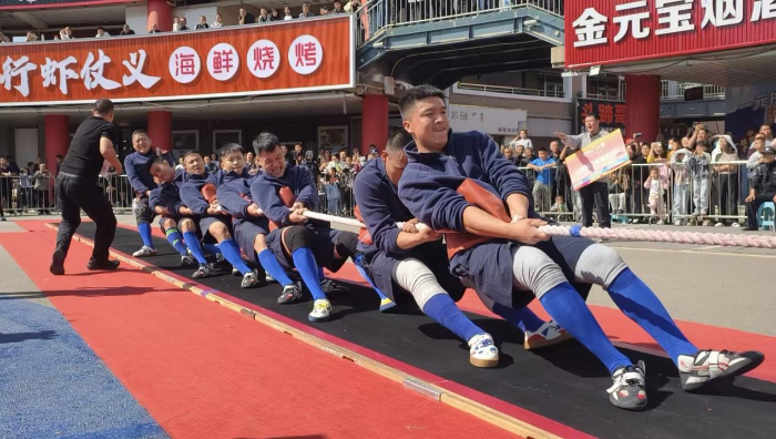 决赛中的山西榆次老城拔河队