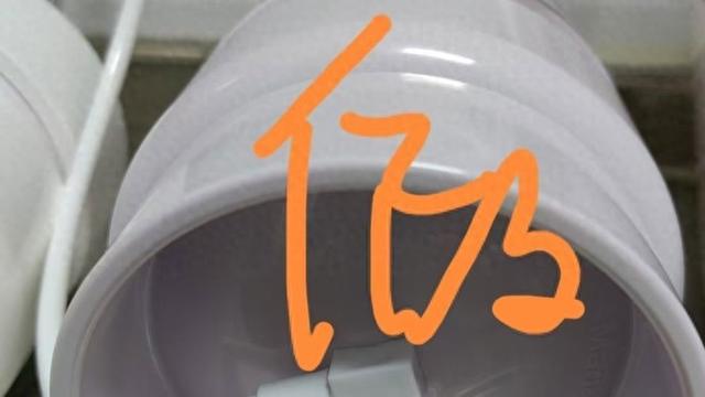 图说：严先生提供的真假货品对比照 来源/采访对象供图（下同）