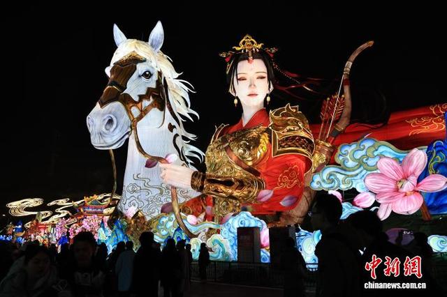 1月23日，第32届自贡国际恐龙灯会在四川自贡开幕。图为“木兰传奇”灯组。 中新社记者 王磊 摄