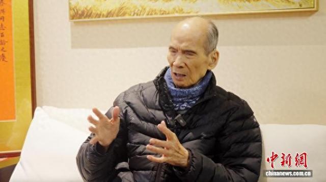 2月6日，台胞林胜兴在上海接受中新社记者采访。娄瀚锟 摄