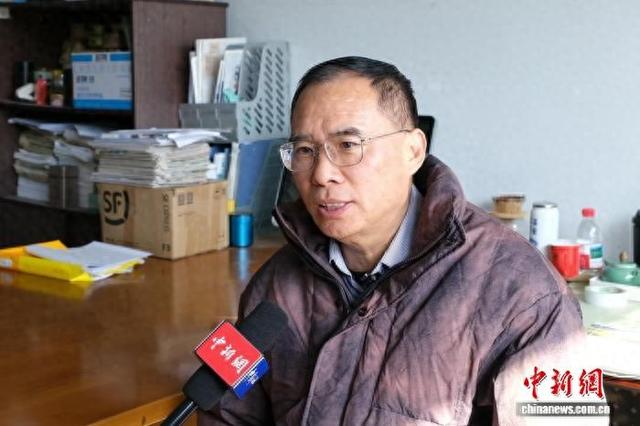 近日，郑国全在杭州接受专访现场。 曹丹 摄