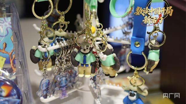 南昌市青山湖区一家电影院推出票根兑换电影周边活动(央广网记者 郇康新 摄)