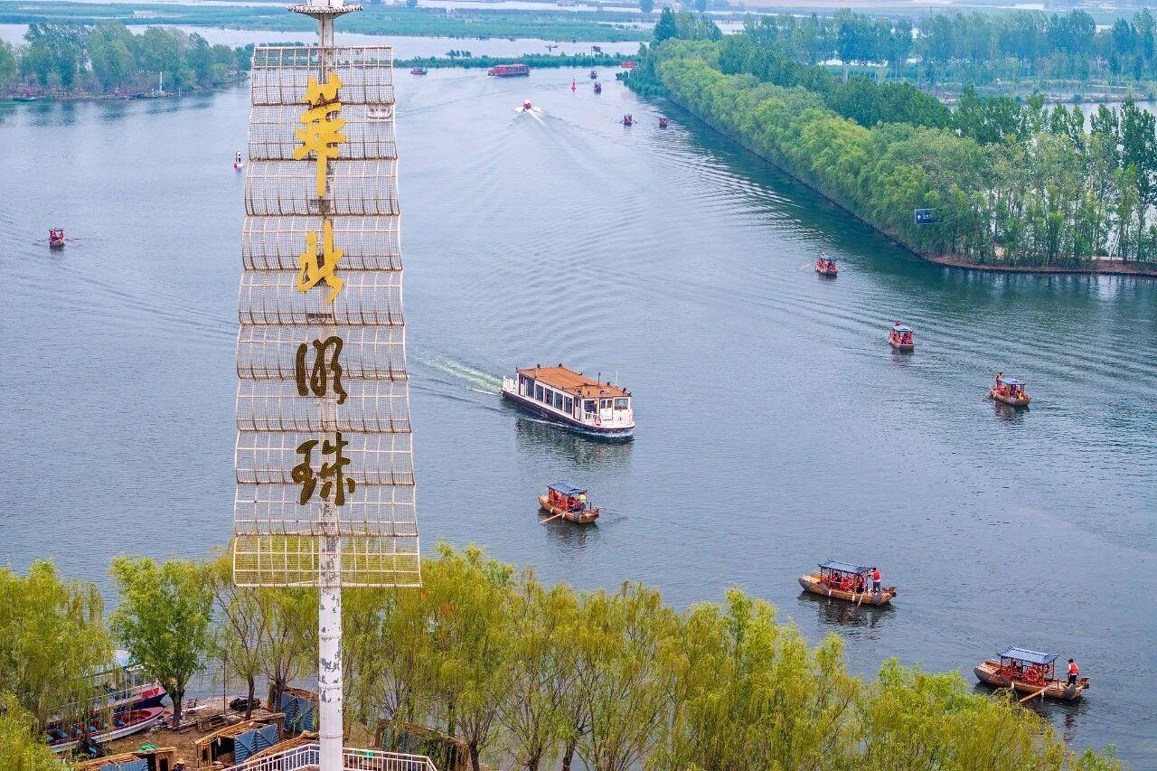 △河北雄安新区白洋淀旅游码头游船来往穿梭