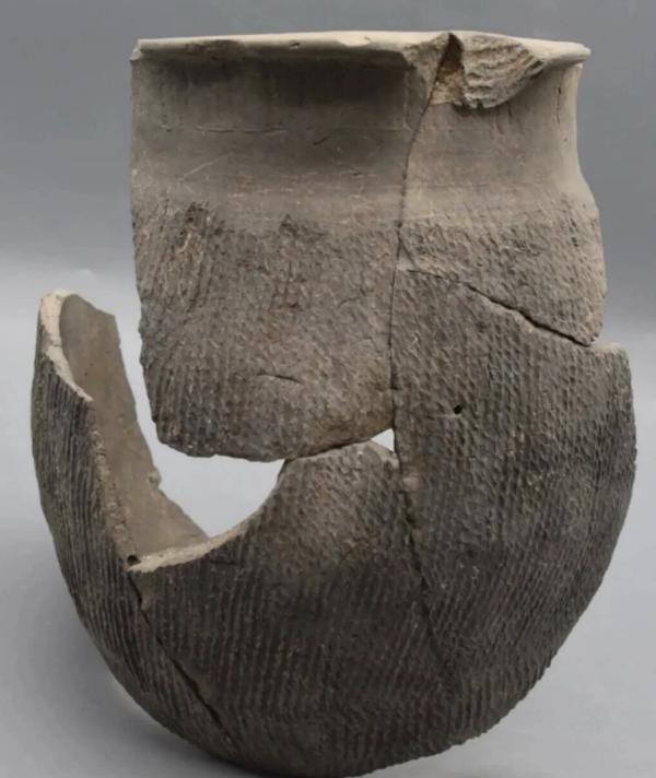 △考古出土夹砂罐（早商时期）
