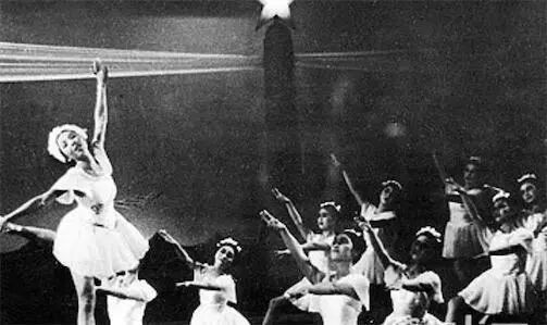 新中国第一部舞剧《和平鸽》