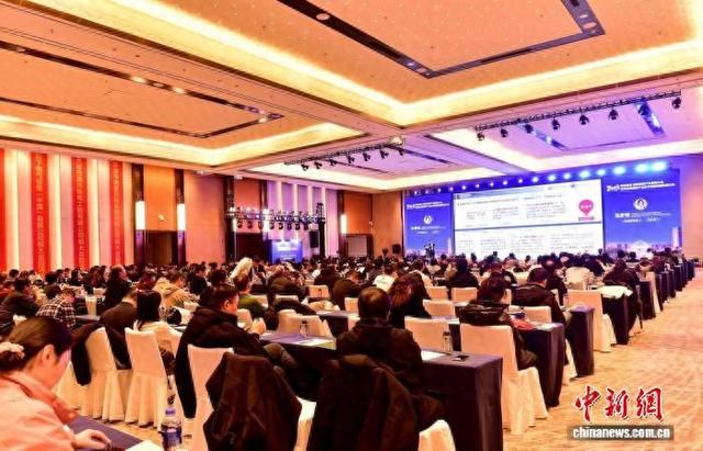 12月20日，天津，2025供热制冷建筑低碳产业发展会议现场 (主办方供图)