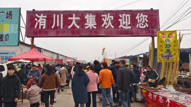 洧川大集游客如织（央广网记者 郝振青 摄）