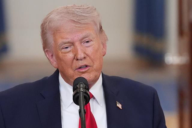 当地时间2026年4月1日，美国华盛顿，美国总统特朗普在白宫十字厅就伊朗相关问题发表讲话。视觉中国 图