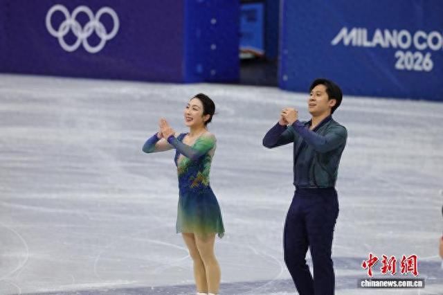 隋文静，韩聪在比赛中。 中新社记者 骆云飞 摄