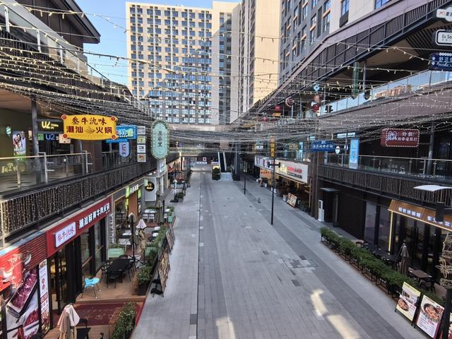 图为龙湖上海闵行星悦荟商场内的餐饮企业。