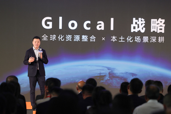 携程集团副总裁、旅游事业群景点玩乐CEO季毅华发表演讲