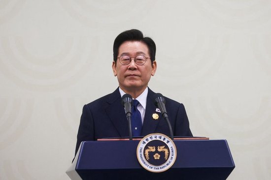  当地时间2025年11月1日，韩国庆州，韩国总统李在明在亚太经合组织领导人非正式会议结束后举行记者会。 IC Photo