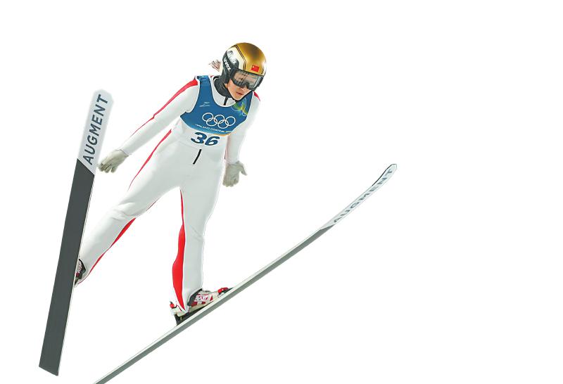 2月7日，中国选手曾坪在第一轮比赛中。新华社记者黄伟 摄