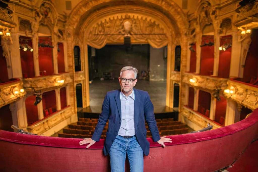 柏林剧团艺术总监奥利弗