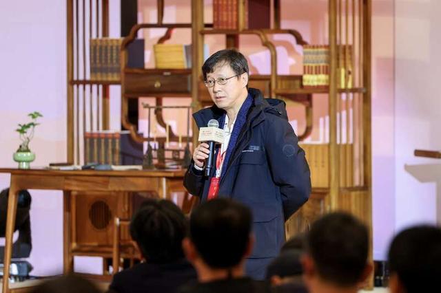 11月22日，福建武夷山，第十七届文化中国讲坛举办，北京大学人文社会科学研究院院长杨立华在演讲中。主办方供图