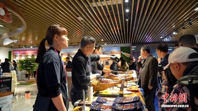 第七届侨博会，西班牙火腿切片。 项沁豪 供图