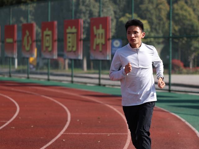 2026年3月12日，丰配友在贵州省清镇体育训练基地训练。 新华社记者 郑明鸿 摄