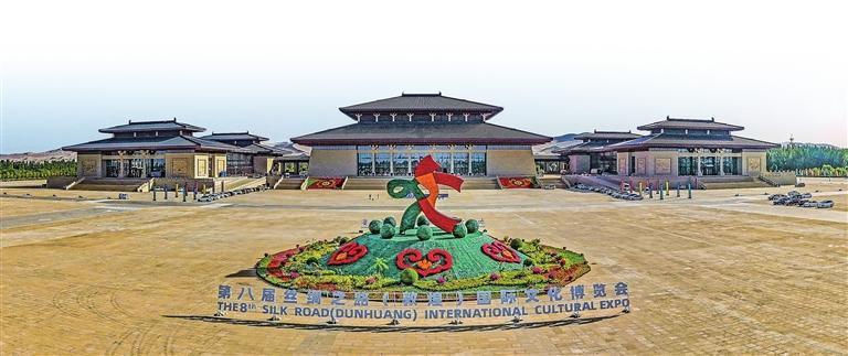第八届丝绸之路（敦煌）国际文化博览会准备就绪，主场馆装扮一新。 田蹊
