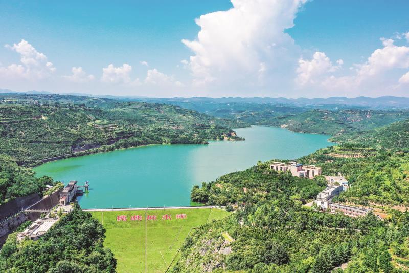 　　桃曲坡水库风景美如画 通讯员 赵军强摄