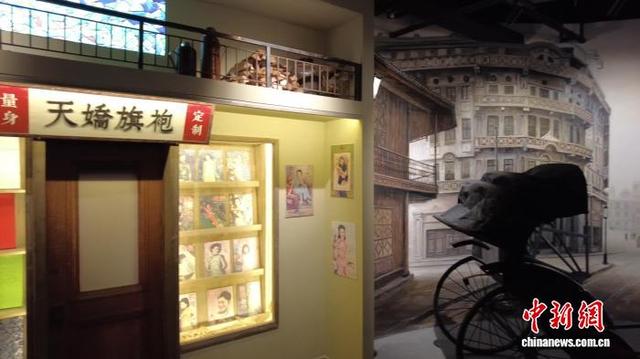 临海旗袍城内设置的拍照打卡点。傅飞扬 摄