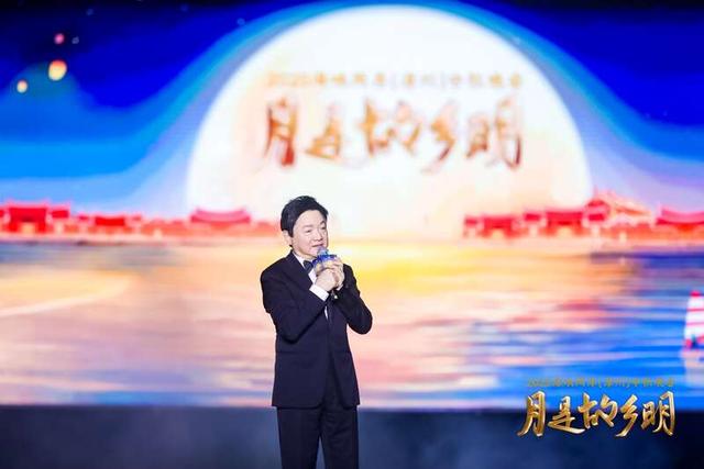 叶启田演唱《故乡》《爱拼才会赢》。主办方供图